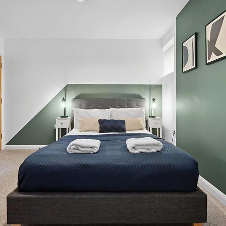 Corinium Lodge - Town Centre Apartment Cirencester Buitenkant foto