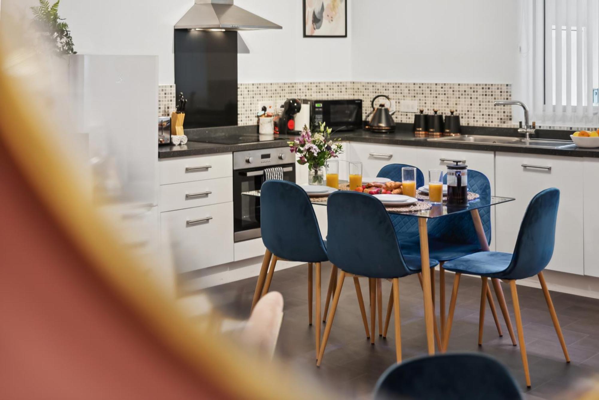 Corinium Lodge - Town Centre Apartment Cirencester Buitenkant foto